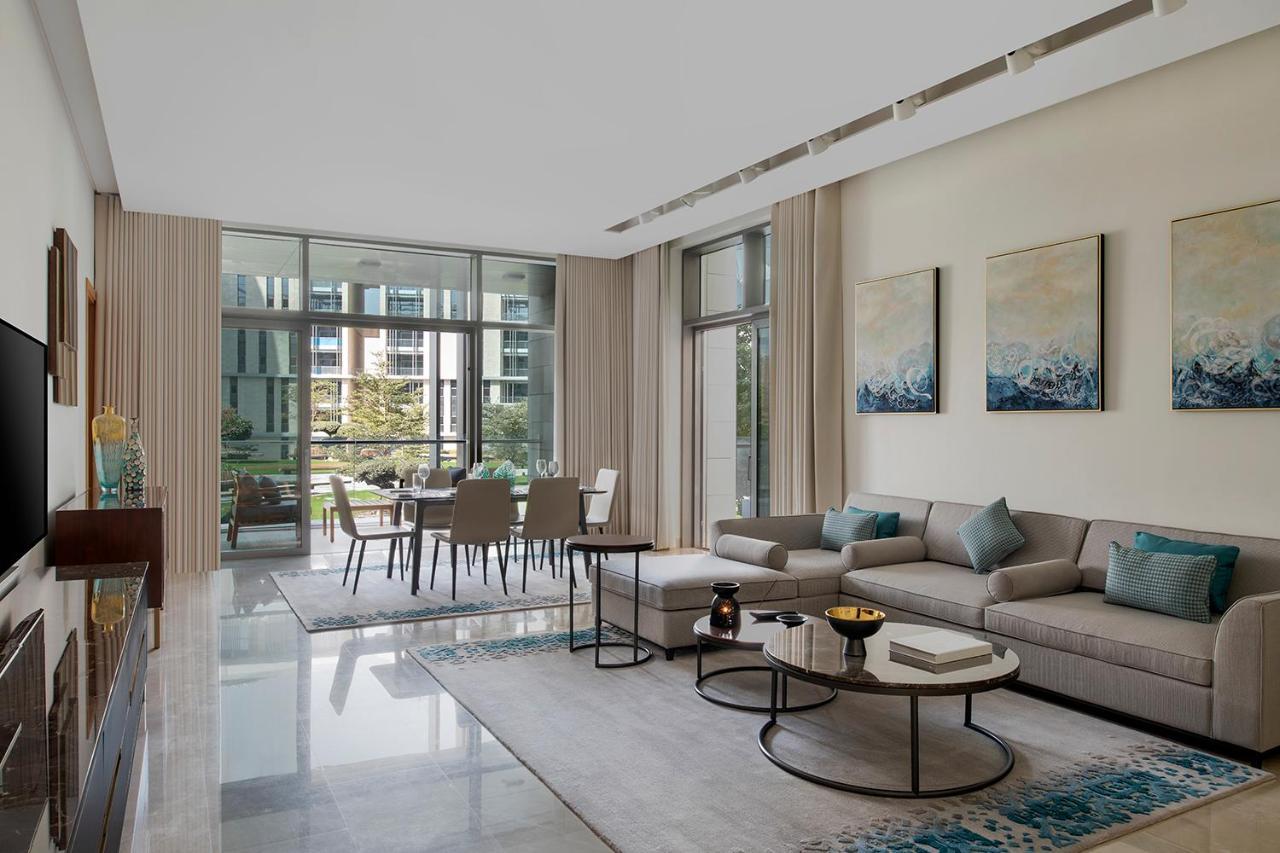 Banyan Tree Doha At La Cigale Mushaireb Luaran gambar A living room at the Ritz-Carlton, DIFC