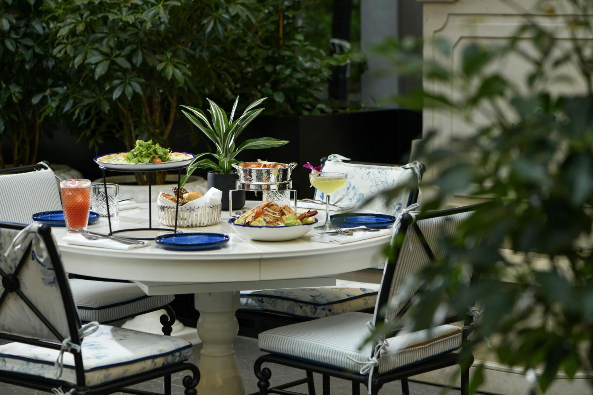 Banyan Tree Doha At La Cigale Mushaireb Luaran gambar A table set for afternoon tea at the Mandarin Oriental, Paris